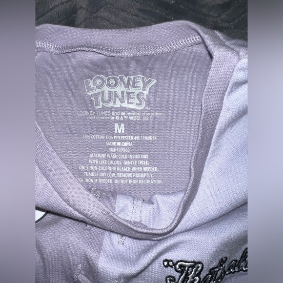 4/$10 Bundle Sale:  NWOT Looney Tunes Lola Bunny Graphic Long Sleeve Crop Top - Picture 3 of 5